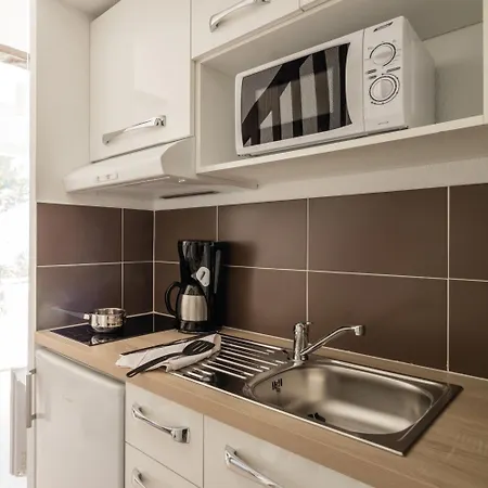 מלון דירות Comfort La Napoule Village 3*